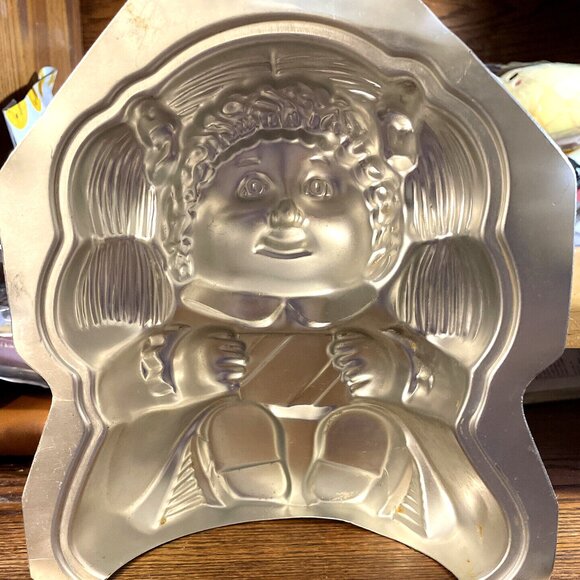 Cake Pan Cabbage Patch Doll Stand Up Cake Decorating 1980s Birthday Vintage - Picture 2 of 3